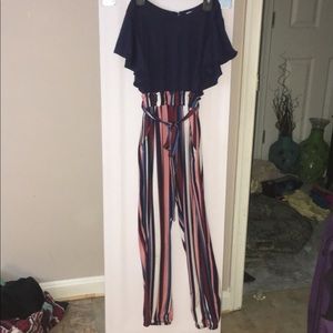 One piece, pants have pockets